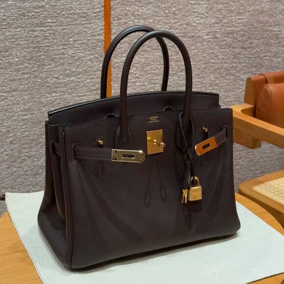 Classic Hermes Bag: A Stylish and Versatile Choice for Elegance - Picture 6 of 6